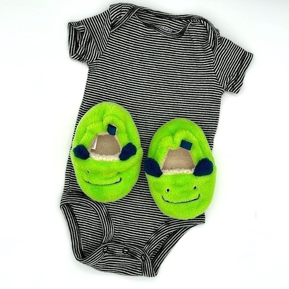 2 piece bundle monster slippers and short sleeve tee onesie 6 months - Picture 1 of 5